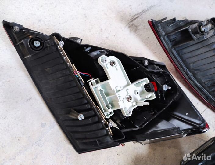 Фонарь задний левый Mercedes W221