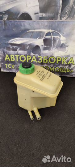 Бачок жидкости гур Audi 100 C4