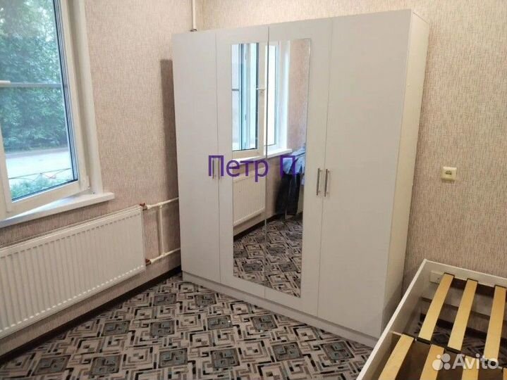 Шкаф белый с зеркалом