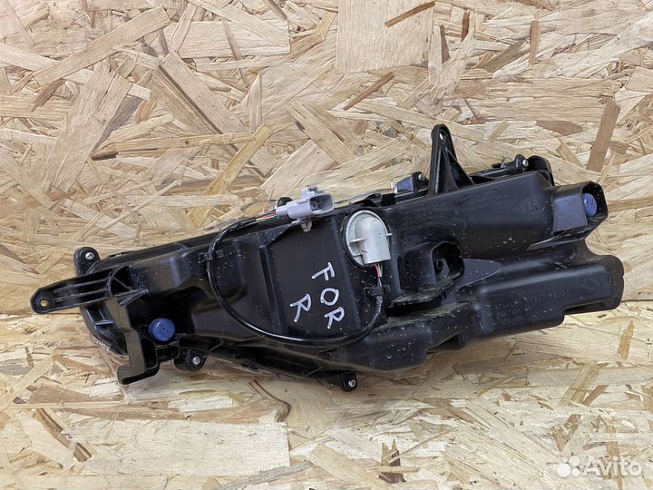 Указатель поворота, правый Toyota Fortuner II Рест