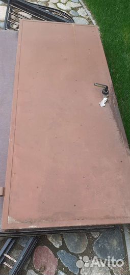 Металлическая дверь уличная