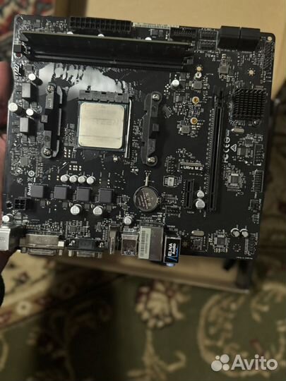 Материнская плата с процессором и памятью