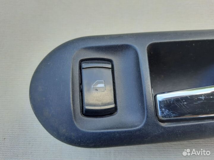 Ручка внутренняя передняя правая Volkswagen Golf 4