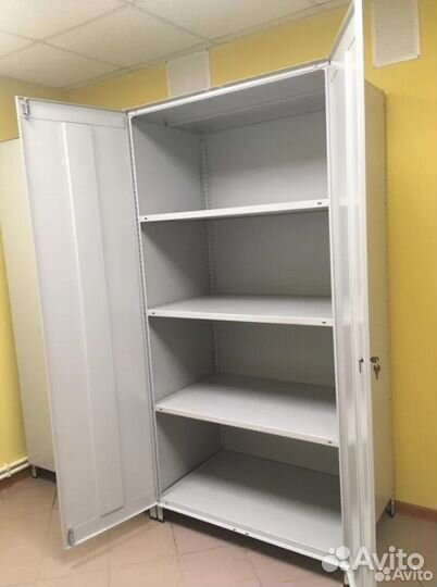 Шкаф металлический офисный с полками