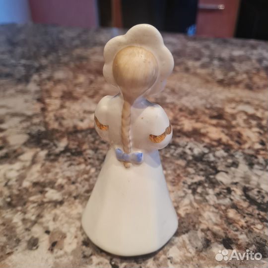 Статуэтка девушка с голубем