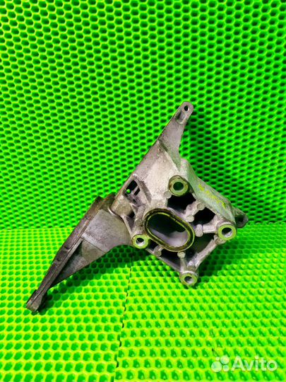 Кронштейн Volkswagen Touareg NF 7P5 crca 2013