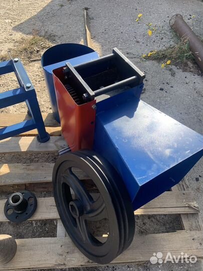 Веткоруб с бункерами, измельчитель веток, веткорез