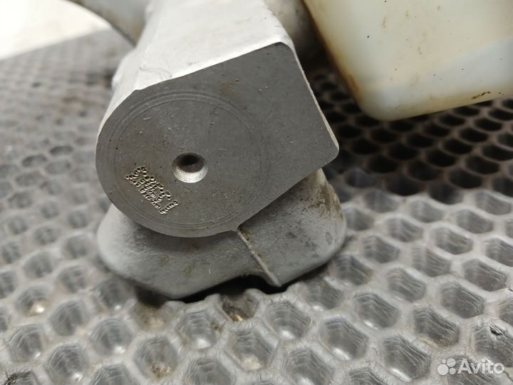 Главный тормозной центр Renault Duster