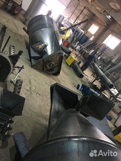 Смеситель вертикальный для комбикорма