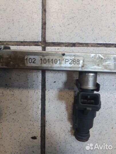 Топливная рампа с форсунками Chery Bonus