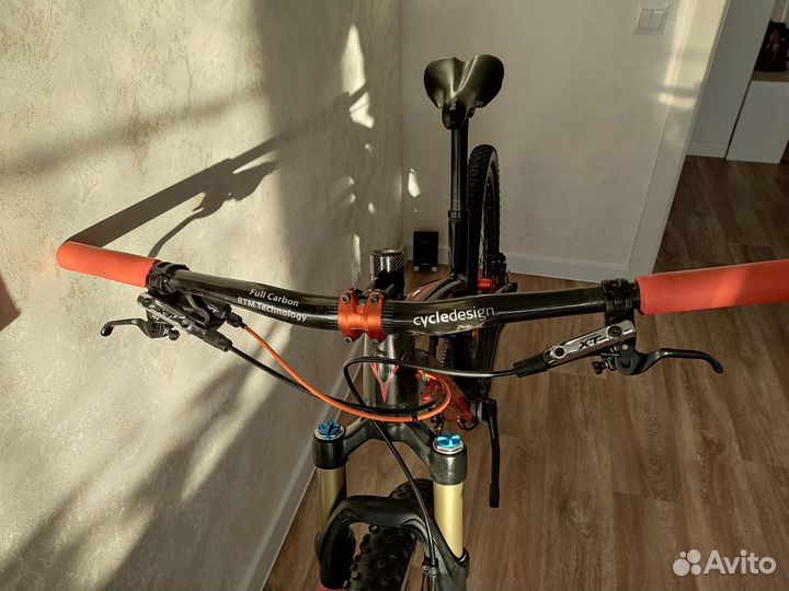 Карбоновый 29