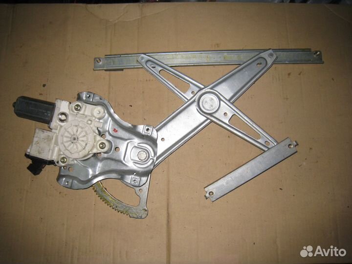 Toyota Corolla E120 правый стеклоподъемник