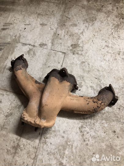 Продам выпускной колектор ваз 2114-2115