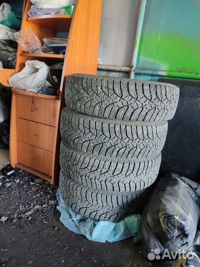 Литые диски с зимней резиной 185/70R14 bridgestone