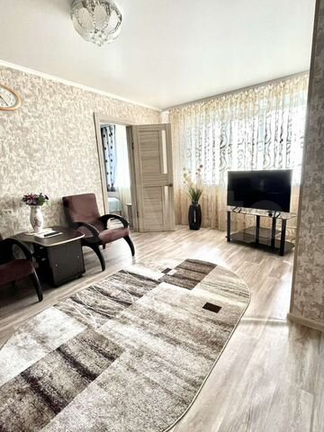 2-к. квартира, 42 м², 1/4 эт.