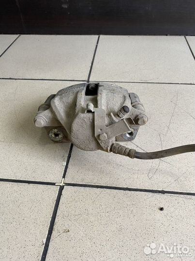 Тормозной суппорт передний правый Chery Tiggo T11