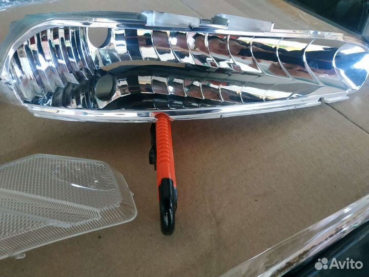 Стекло левое