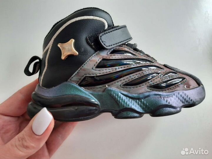 Утеплённые кроссовки 24 размер