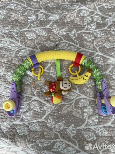 Дуга с игрушками