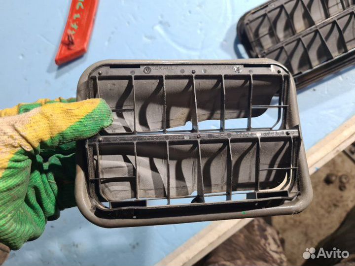 Решетка вентиляционная Renault Duster 1 2012