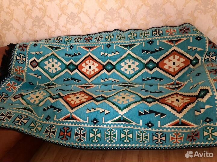 Ковер и коврики с орнаментом