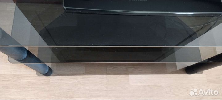 Стеклянная тумба под тв