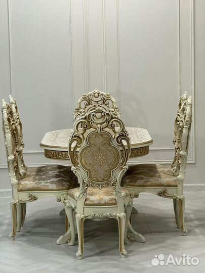 В наличии стол