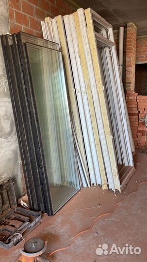 Оконные блоки с дверью