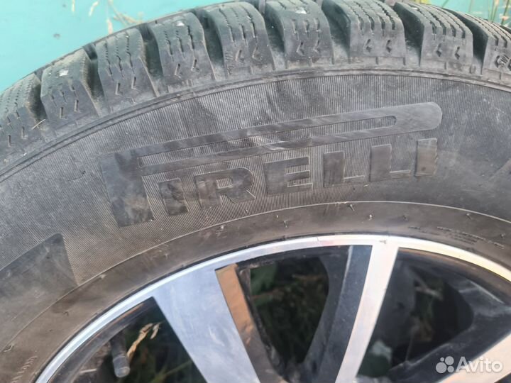 Pirelli Ice Zero 235/65 R17