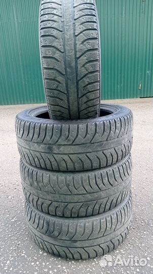 Bridgestone Ice Cruiser 7000 215/50 R17
