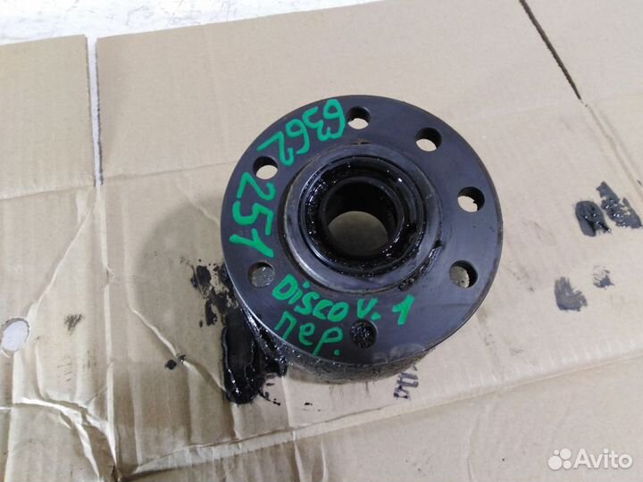 Кулак передний правый