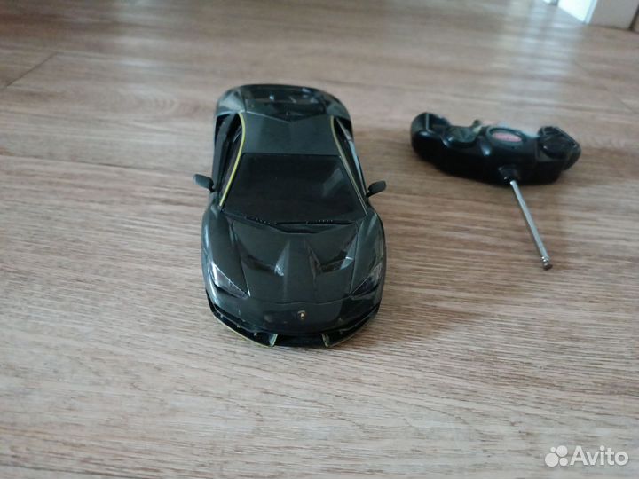 Машинка на пульте управления