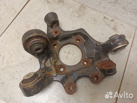 Кулак задний левый 33406797569