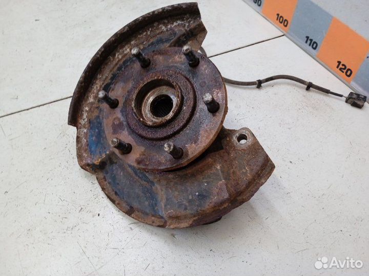 Кулак поворотный передний левый Mitsubishi Pajero