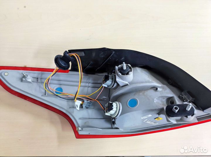 Фонарь задний правый Ford Focus 3 седан