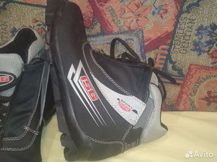 Лыжные ботинки