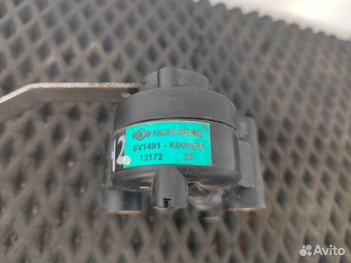 41211335 Кран уровня пола кабины