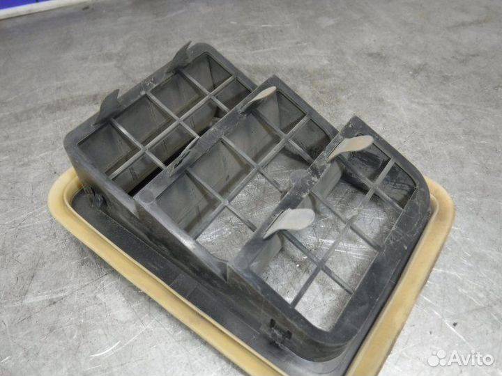 Решетка вентиляционная задняя левая Peugeot 408