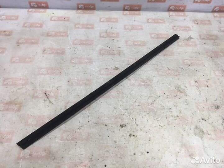 Уплотнитель стекла двери бархотка передний правый