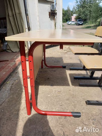Парта со стульями