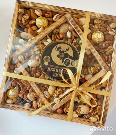 Ореховый бокс для него