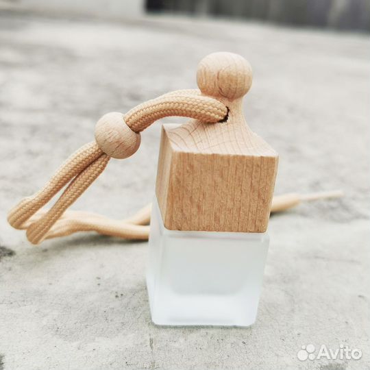 Флакон под ароматизатор в машину. подвесной черный