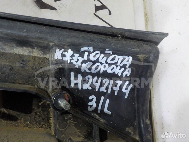 Фонарь задний левый внутренний (в крышку) Toyota C