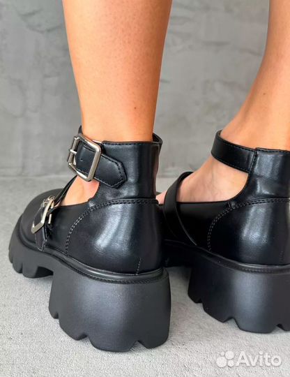 Босоножки новые