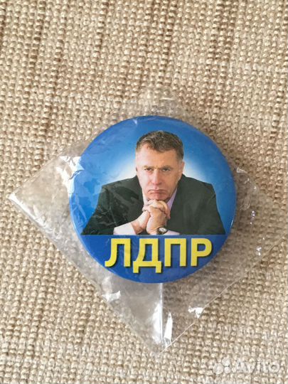 Жириновский В.В., книга с автографом, значок лдпр