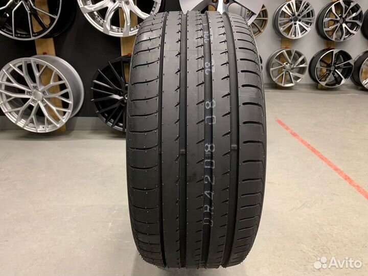 Yokohama Advan Sport V105S 235/45 R19 95Y