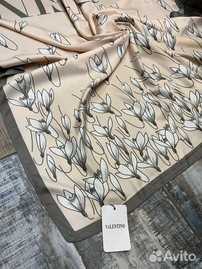 Шелковый платок шаль Valentino пудровый