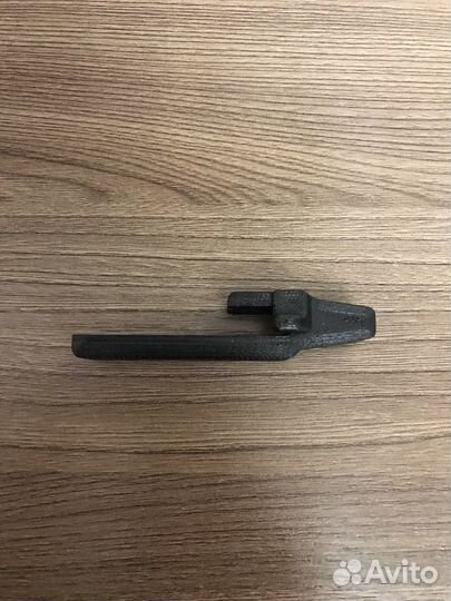 Держатель шторки багажника Митсубиси Аутлендер