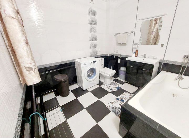 2-к. квартира, 65 м², 1/3 эт.