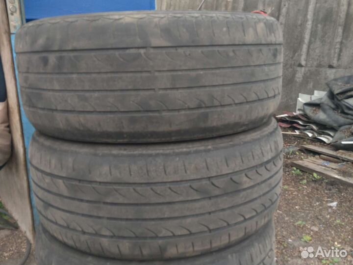 Vida VV 215/50 R17 95T